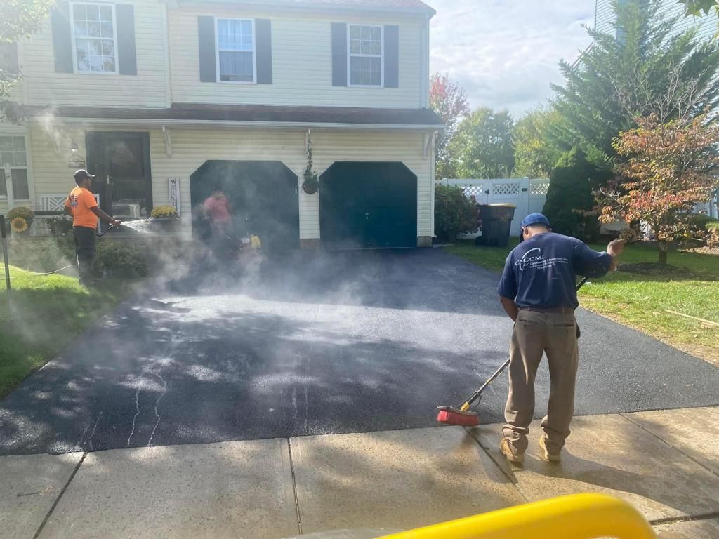 Asphalt driveway installation