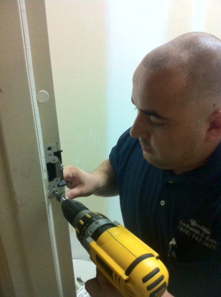 Installation of an electric strike system