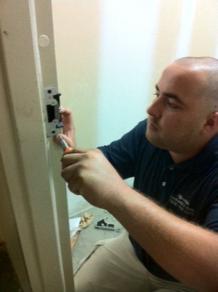 Installation of an electric strike system