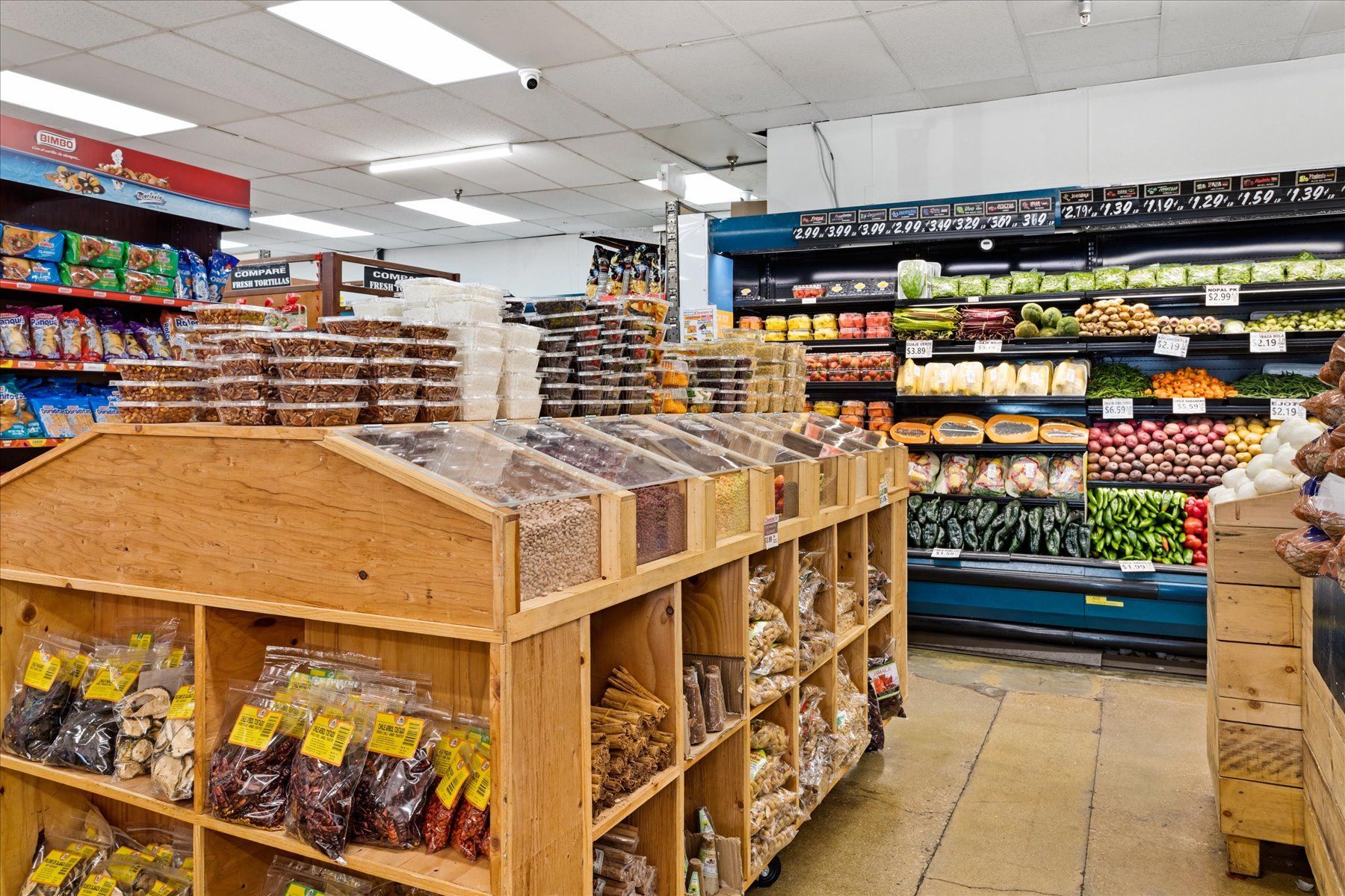 A grocery store filled with lots of fruits and vegetables.
