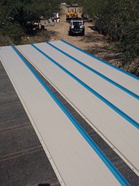 Flat roof with roofing materials