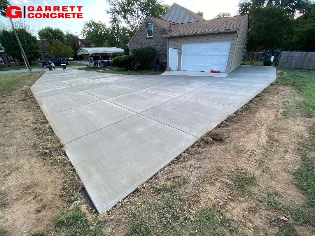 a concrete driveway is being built in front of a house