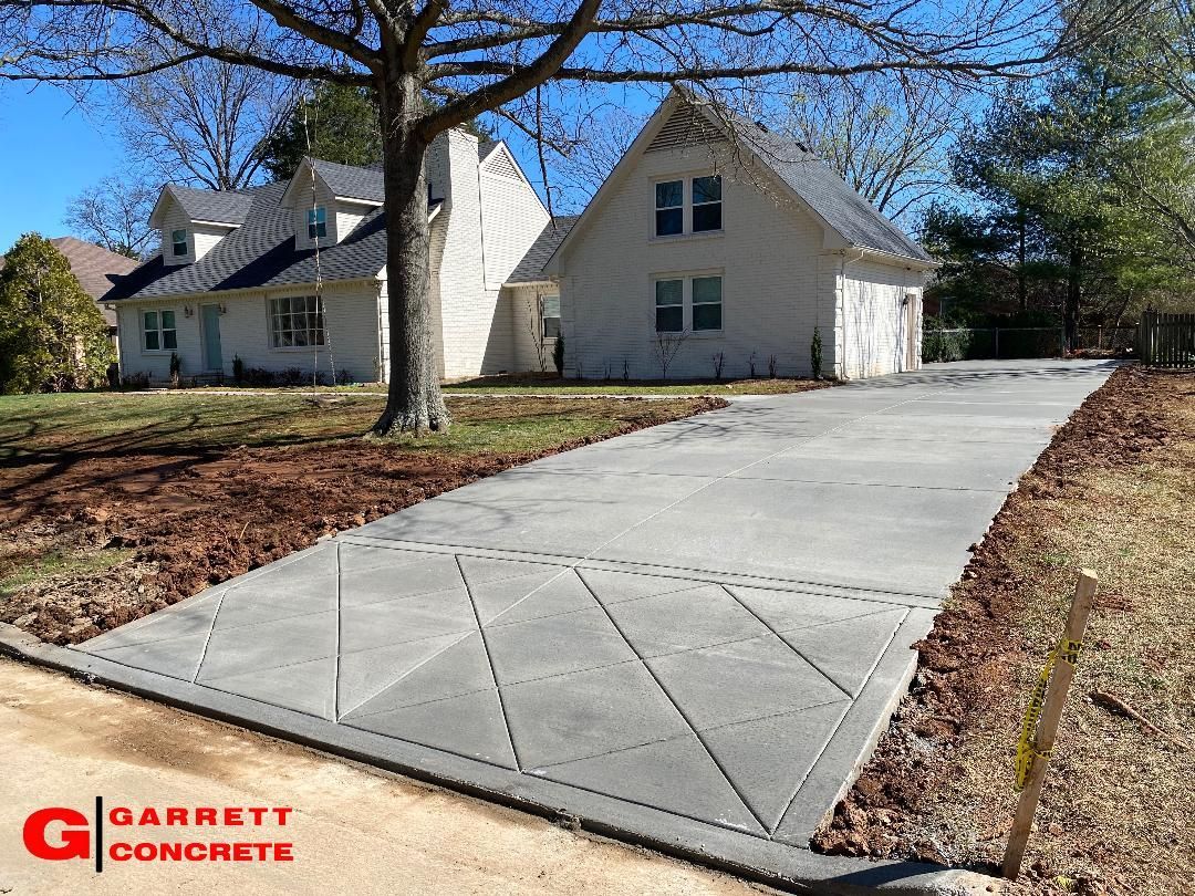 a concrete driveway is being built in front of a house