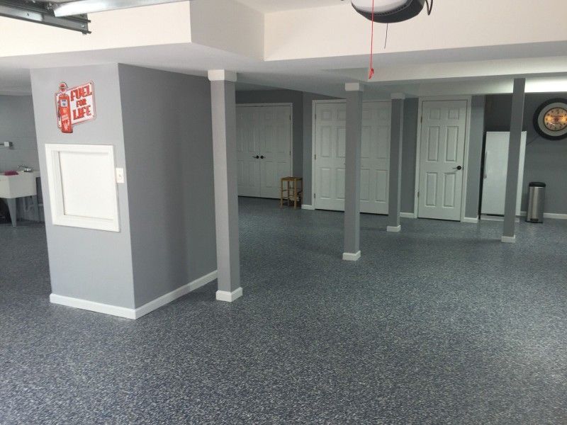 A garage with a sign on the wall that says auto lift