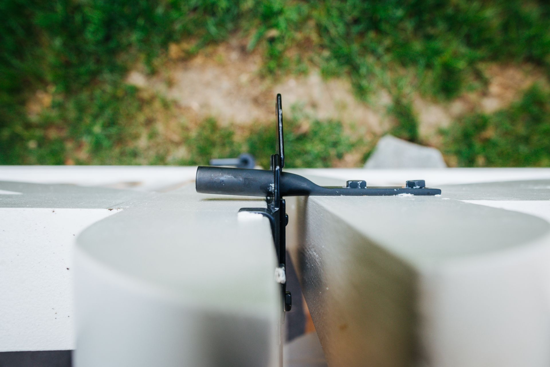 A close up of a saw cutting a piece of wood.