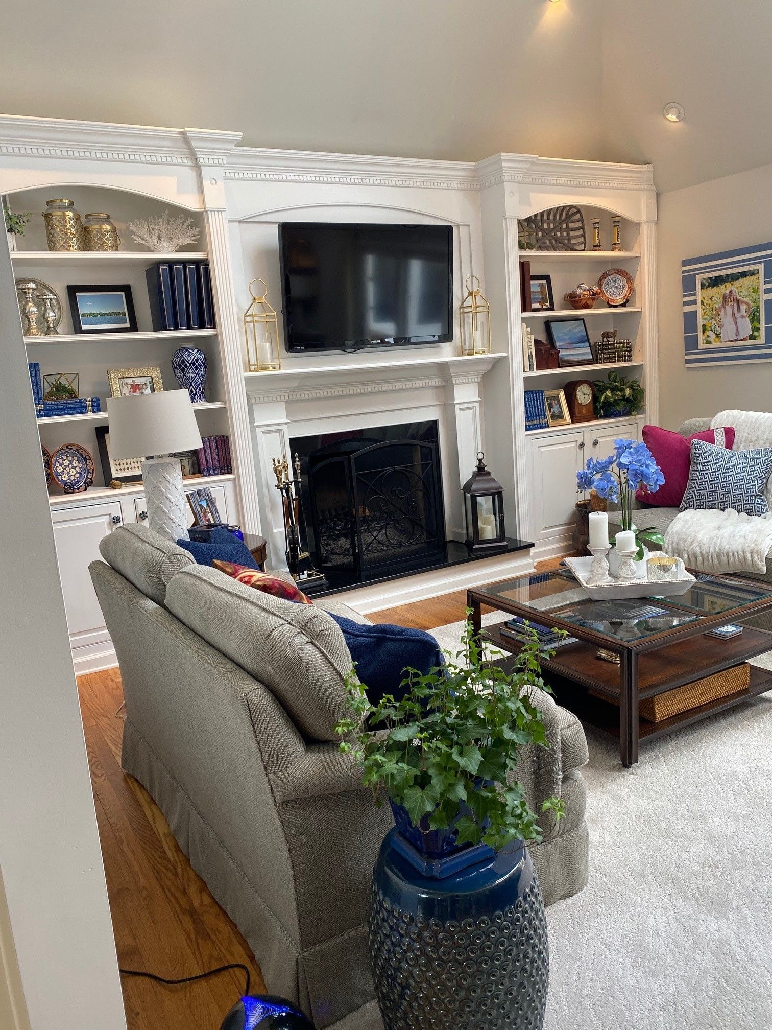 A living room filled with furniture and a fireplace.
