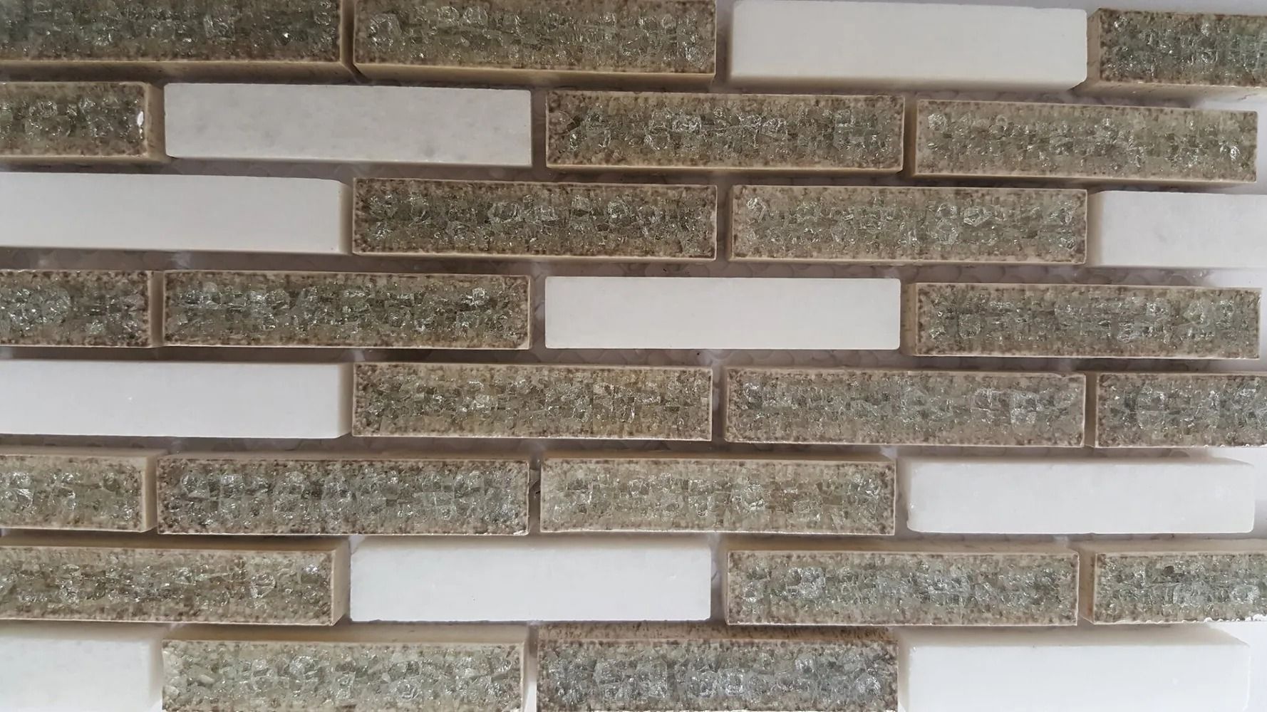 Brown and white mosaic brick wall in a staggered horizontal pattern