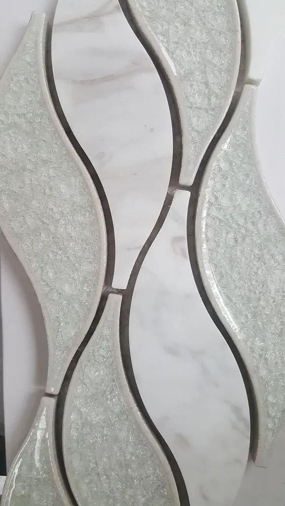 Abstract silver and white wavy wall tile pattern with dark outlines