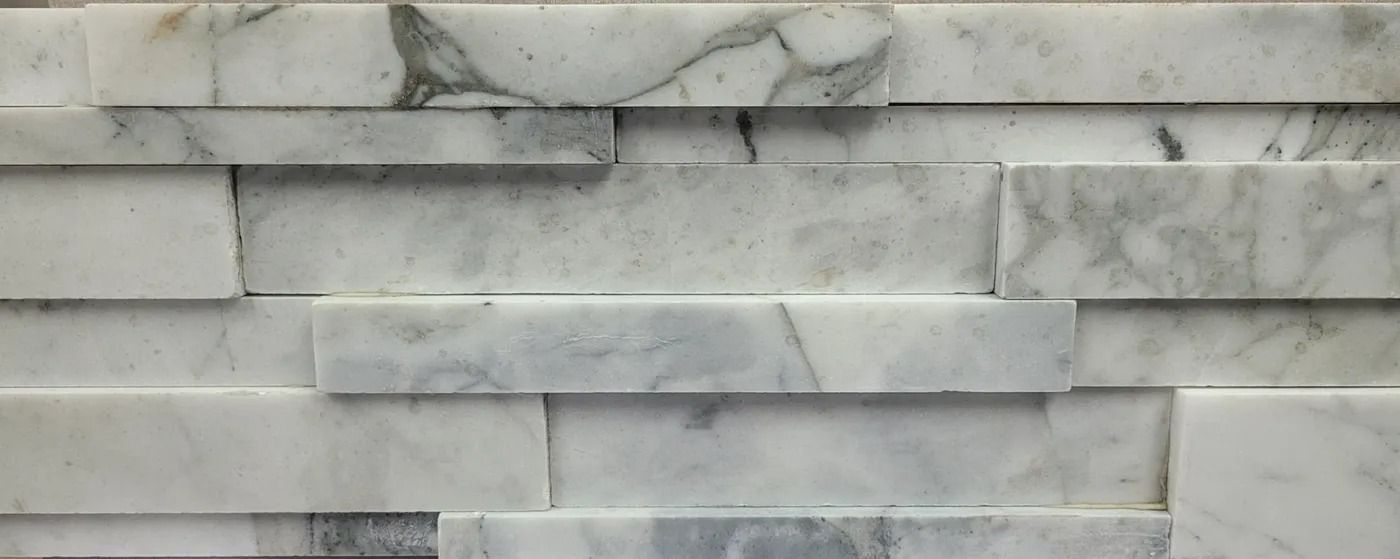 White marble brick wall with horizontal stacked stone pattern and gray veining