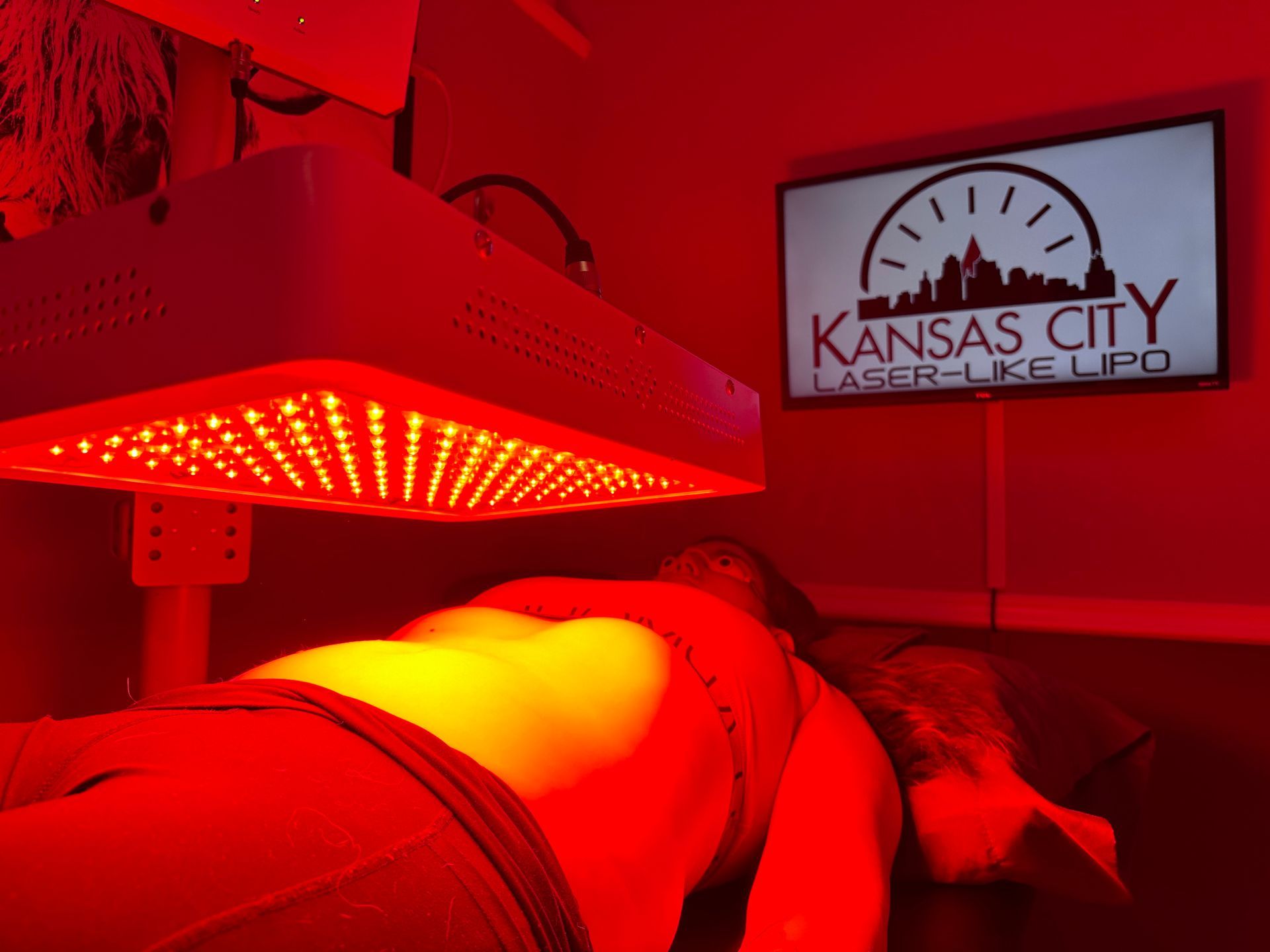 A woman receiving an UltraSlim treatment on her belly at Kansas City Laser Like Lipo