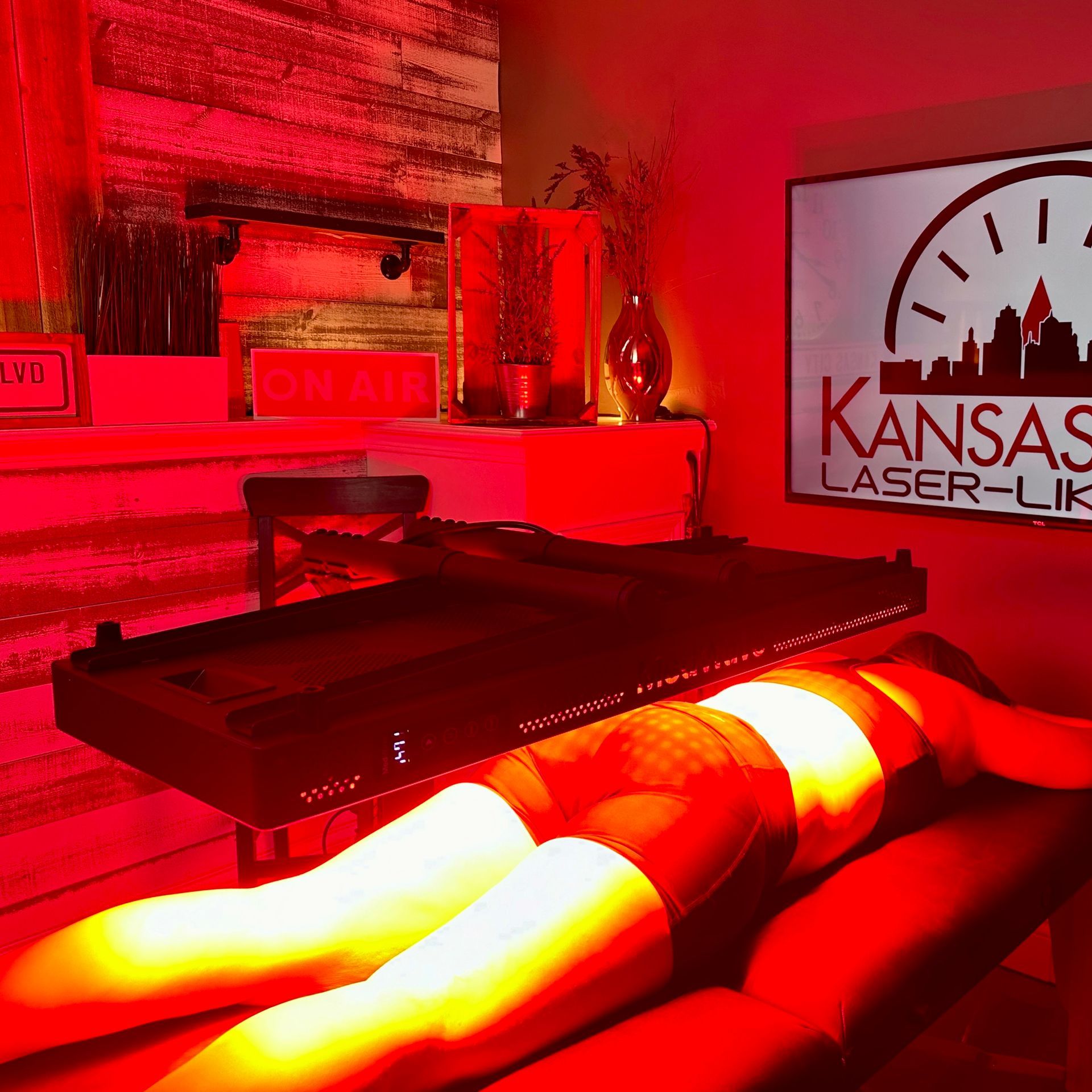 A woman having a MedWave™ session at Kansas City Laser-Like Lipo®