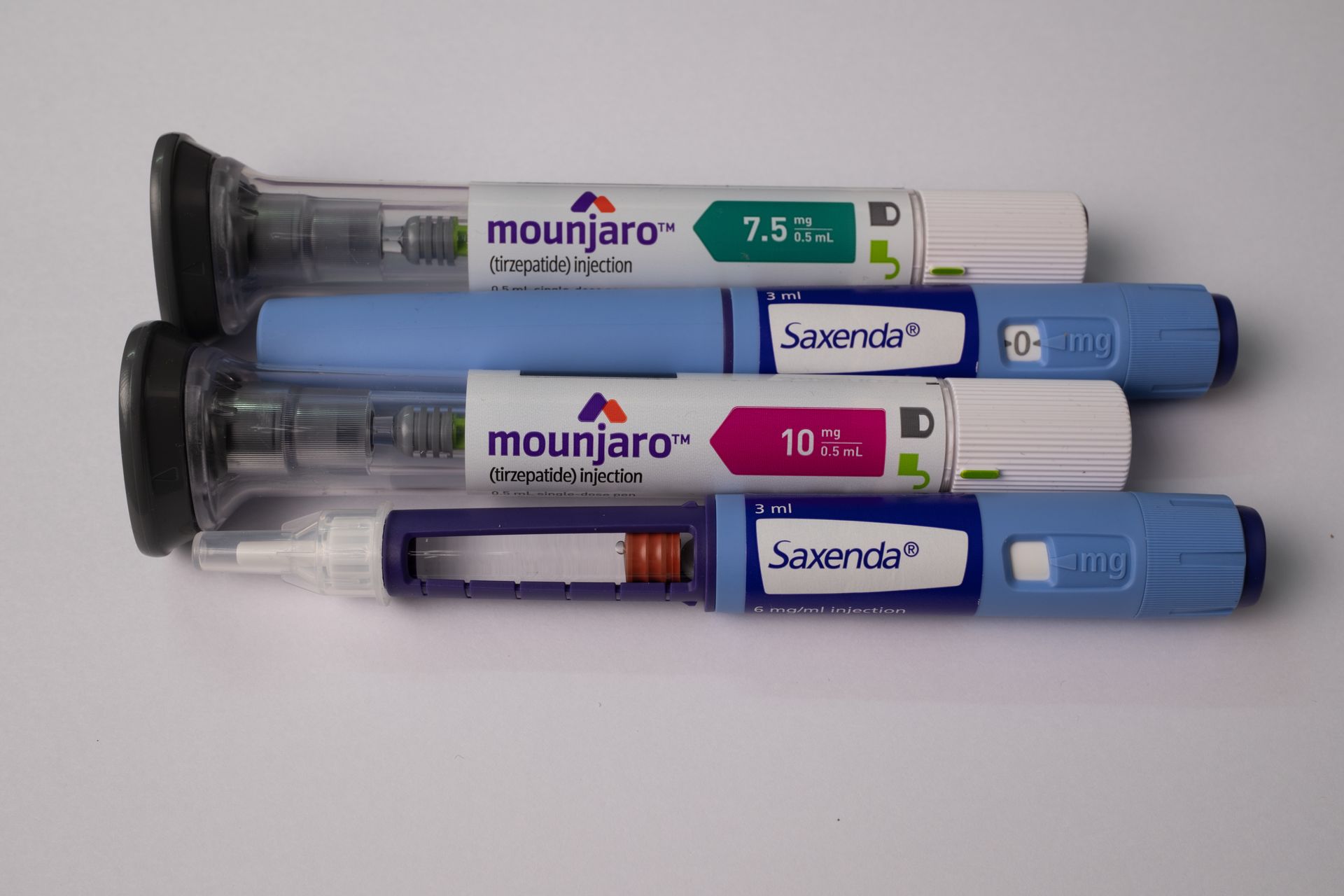 Mounjaro and Saxenda weigh loss injection syringes