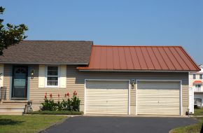 House that has a metal roof also has vinyl siding.