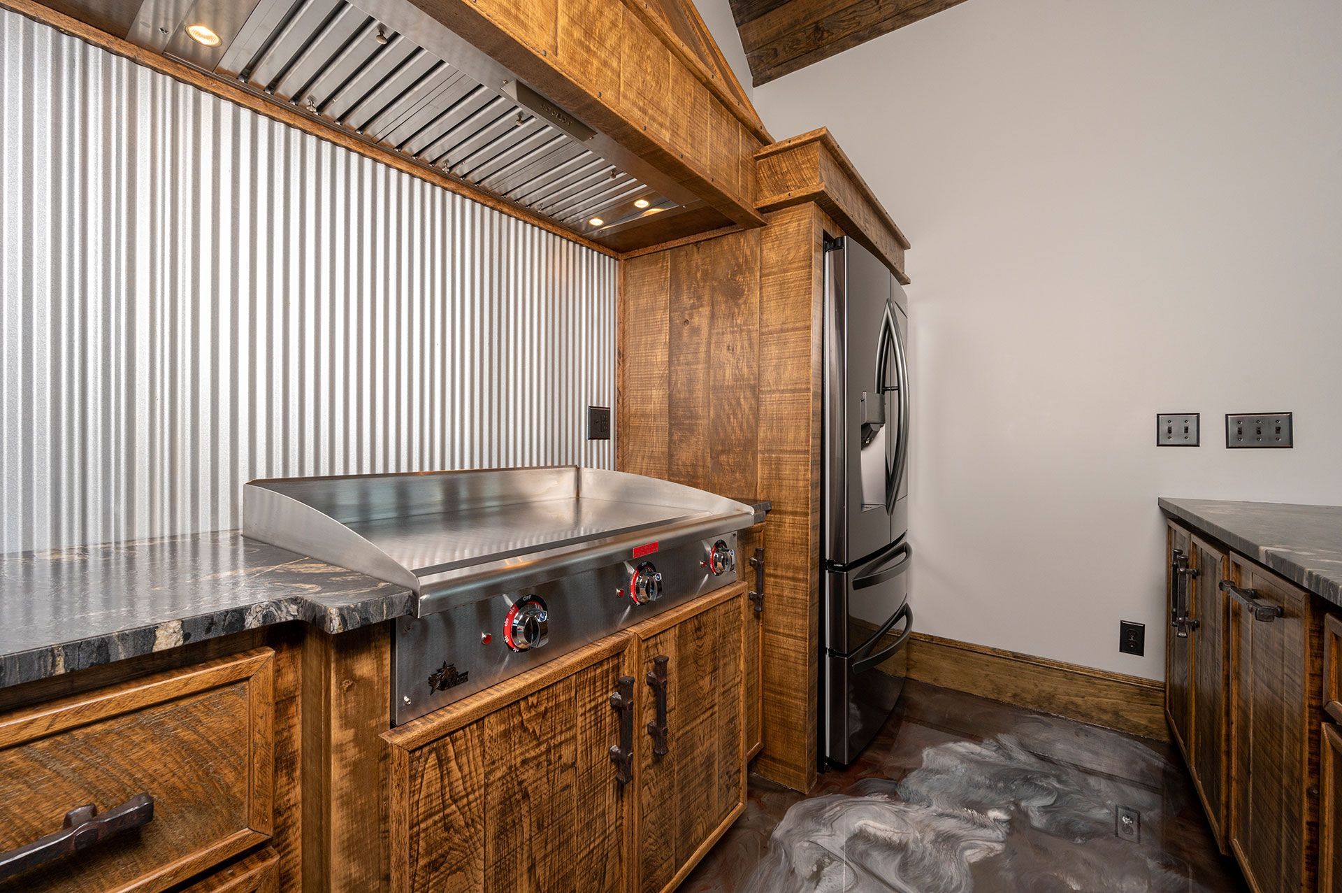 Stanley project - high-end kitchen appliances in a wooden kitchen
