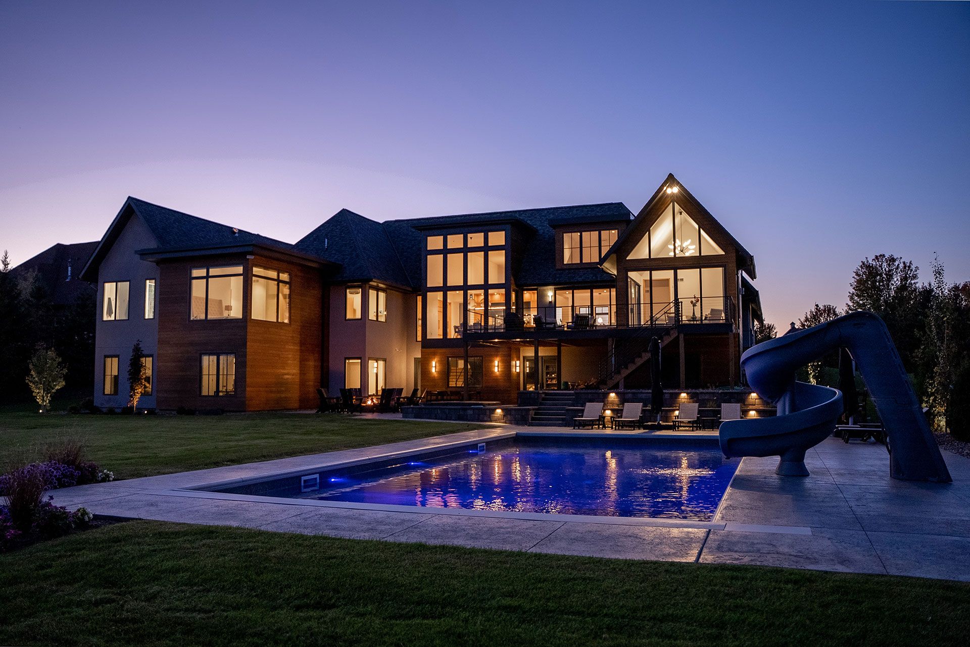 a mansion with swimming pool in Cress View Estates