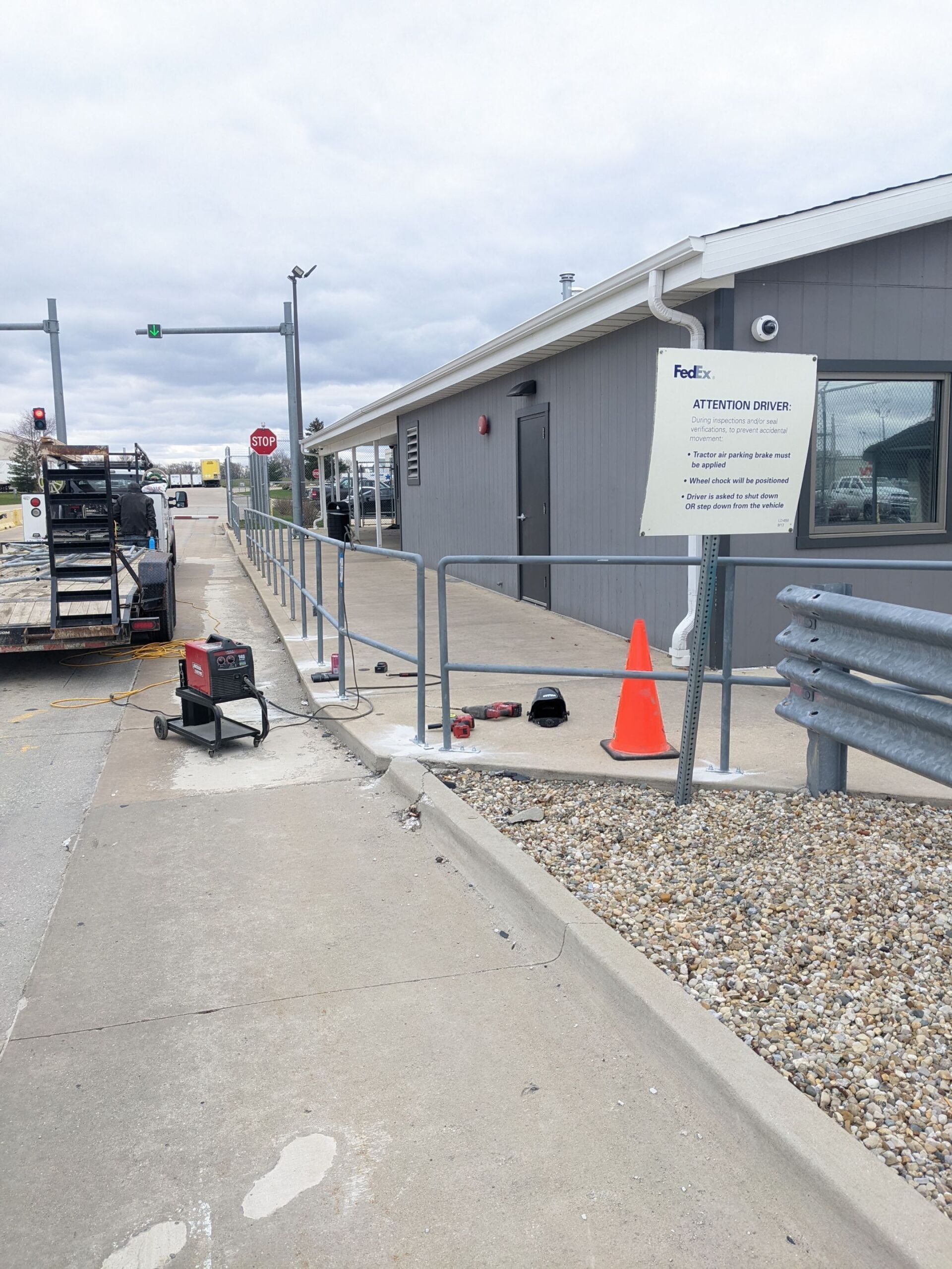 A sign on the side of the road says no trucks