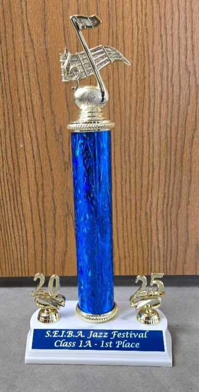 A blue trophy that says ' la jazz festival ' on it