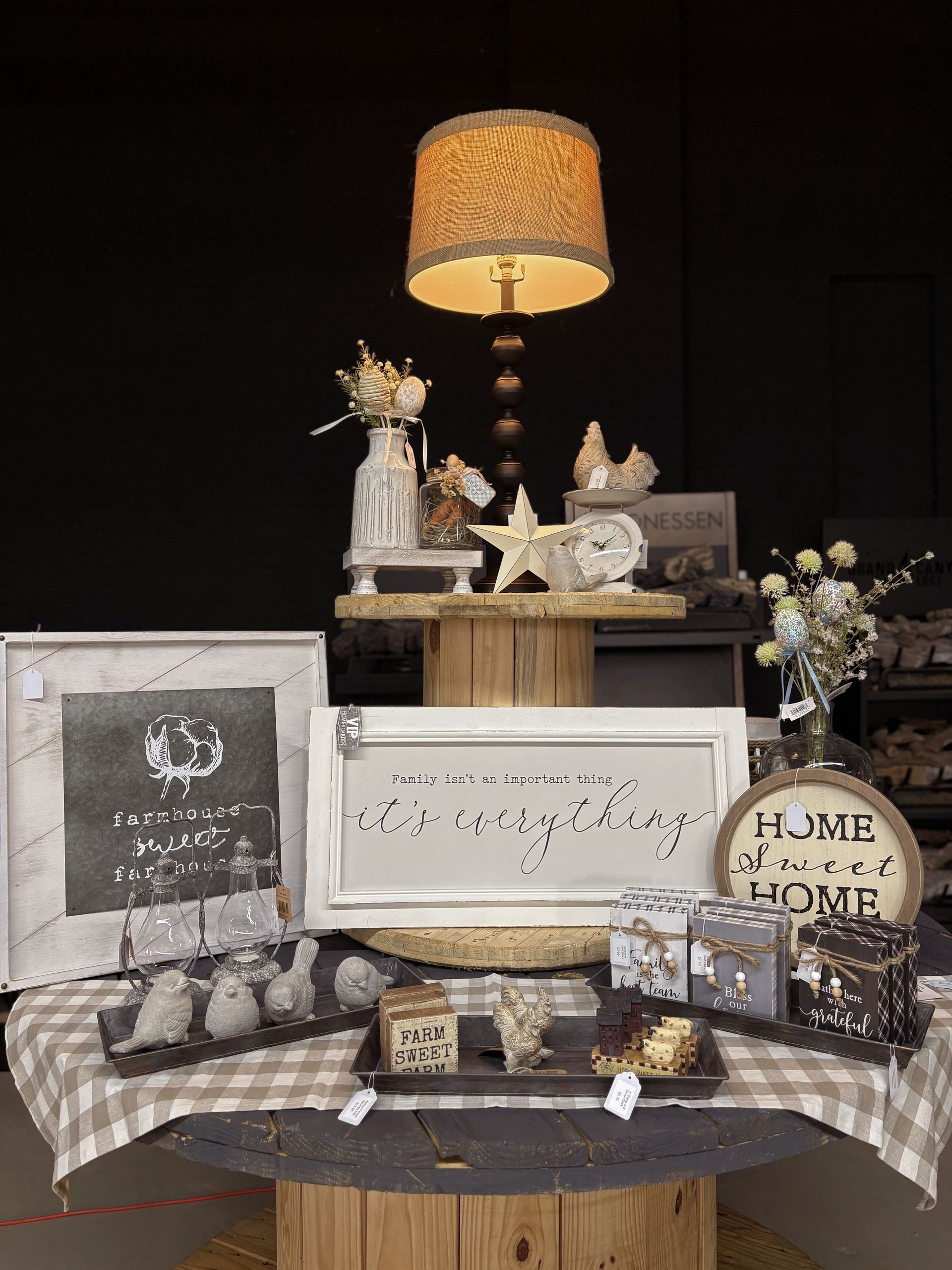 a table with a lamp and a lot of home decor