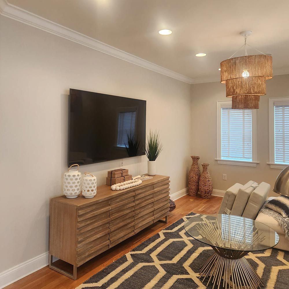 A living room with a flat screen tv on the wall