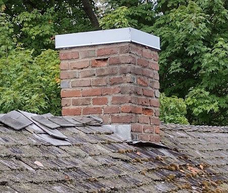 Cedar shingle / Enviorshake roof on George Newcom house – Before 