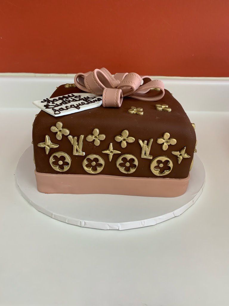LV present cake