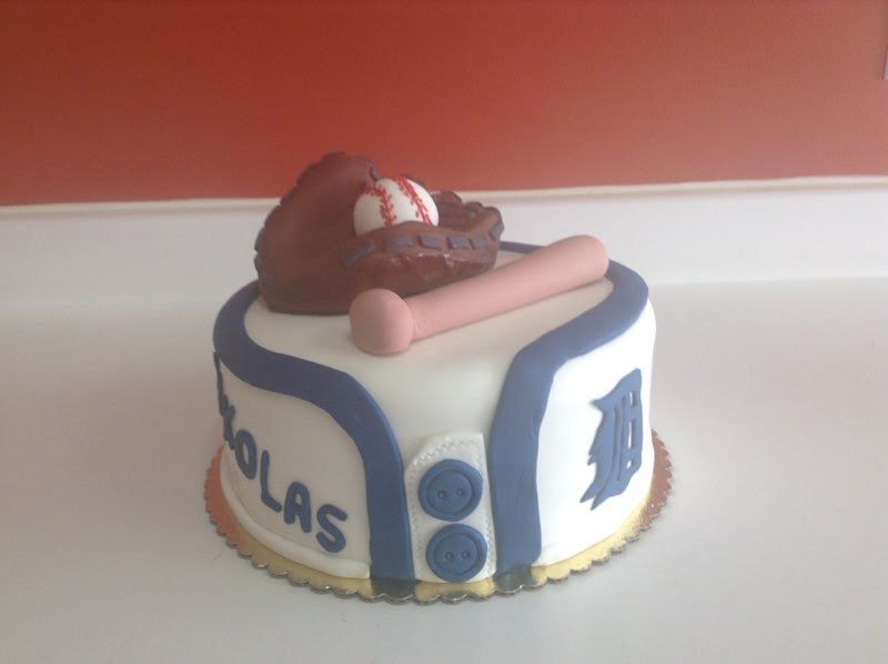 Baseball cake