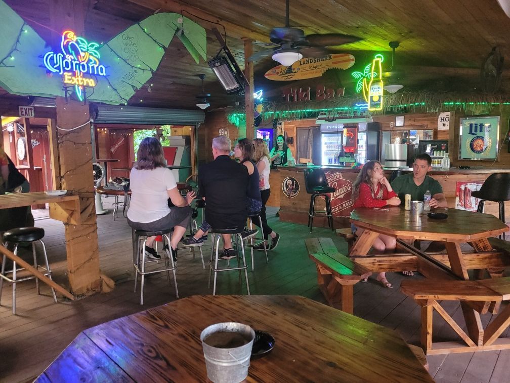 A group of people are sitting at tables in a restaurant.