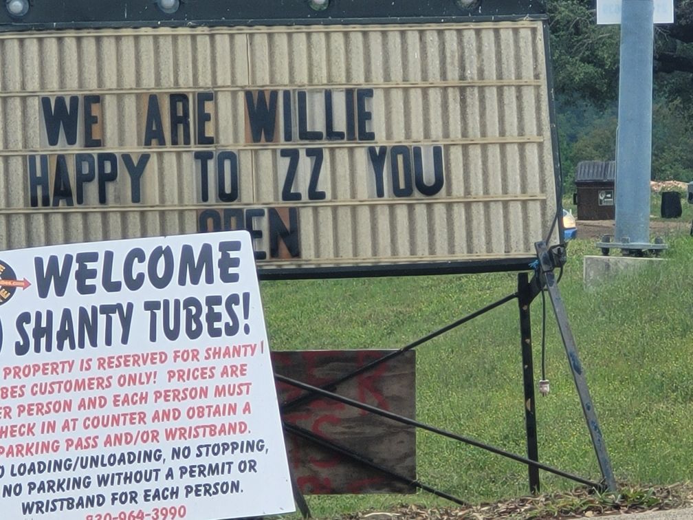 A sign that says we are willie happy to zz you
