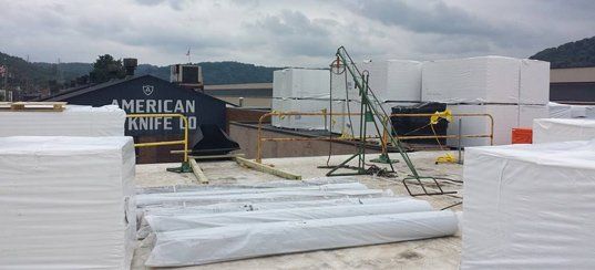 Commercial building roof installation