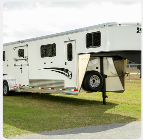 A white trailer with the letter s on it