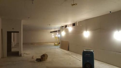 A large empty room with a lot of lights on the ceiling.