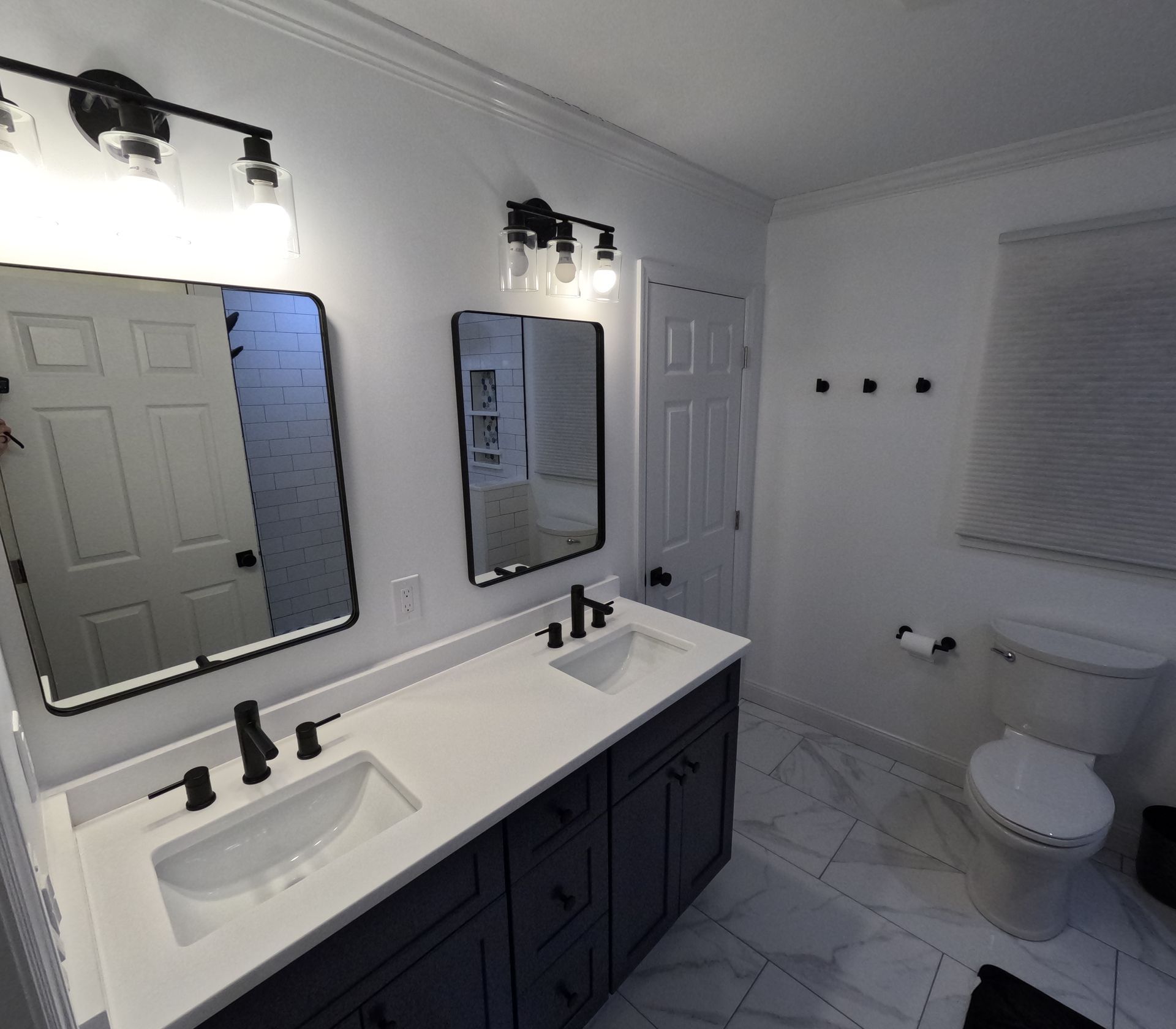 A bathroom with lighting fixtures