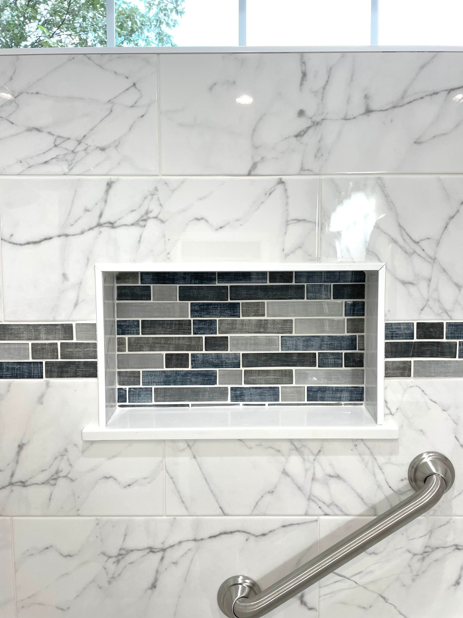 Shower shelf with different tiles