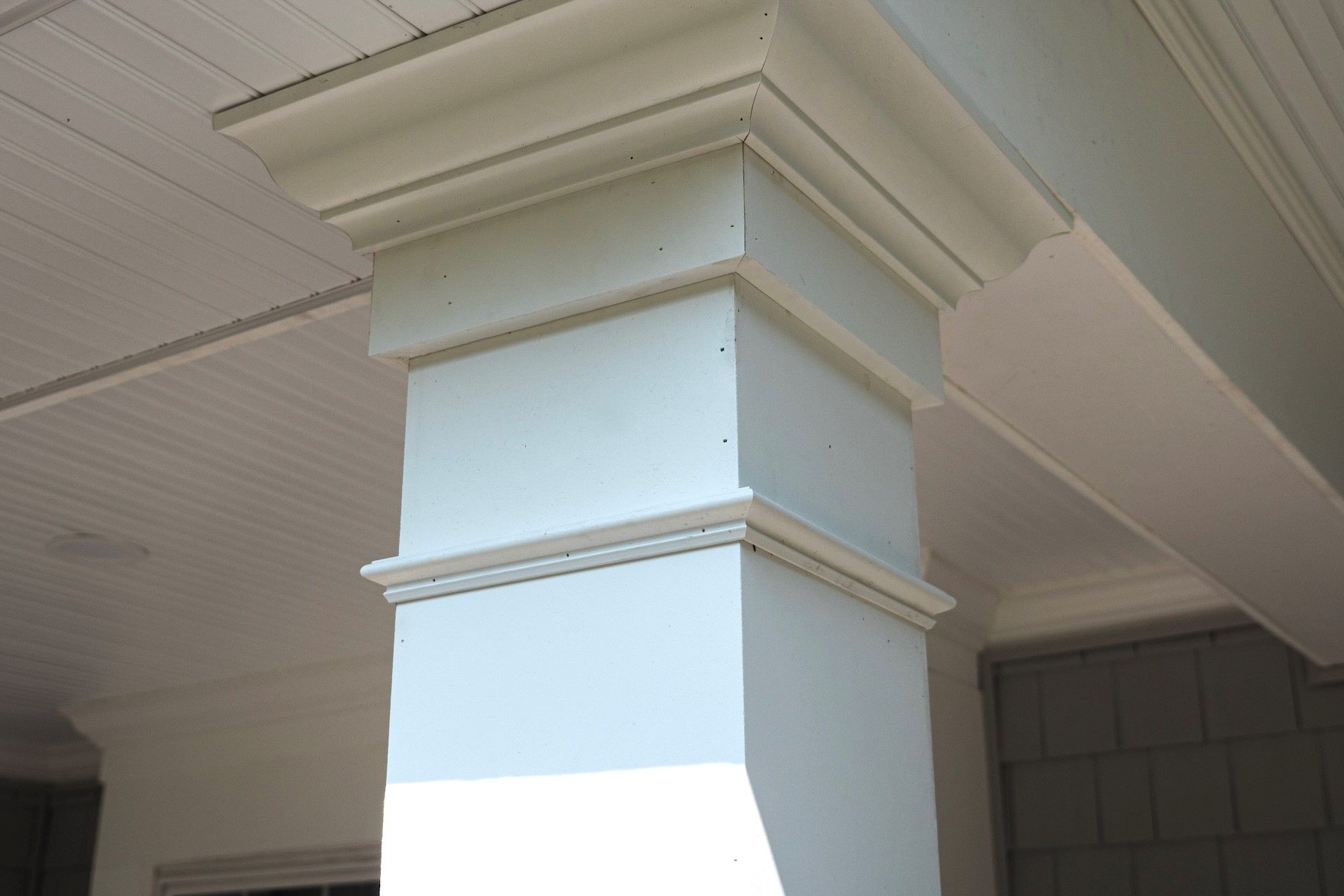 A white column with a crown on top