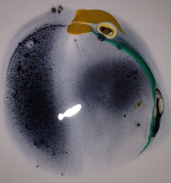 A circle with a yellow and green object in it