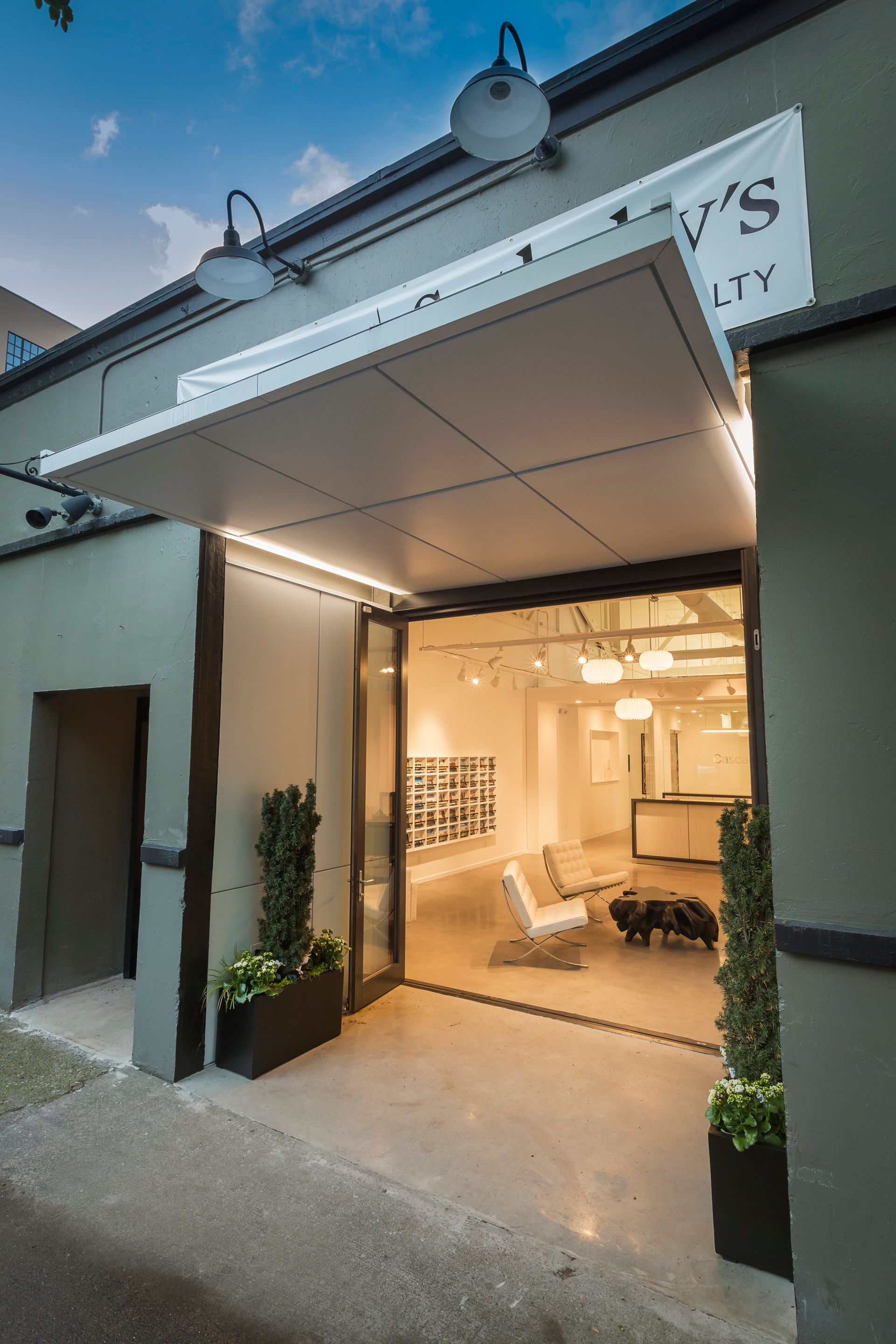 A building with a sign that says lvs on it