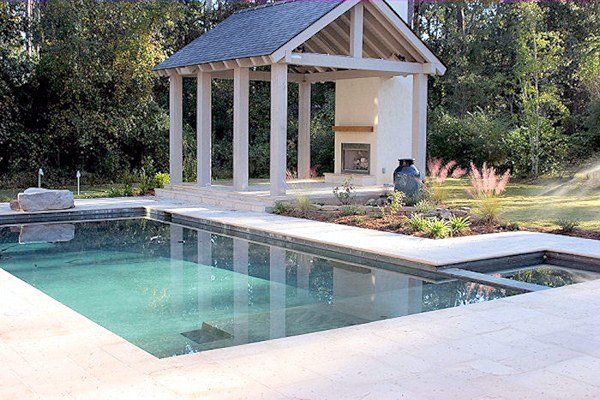 Contemporary swimming pool