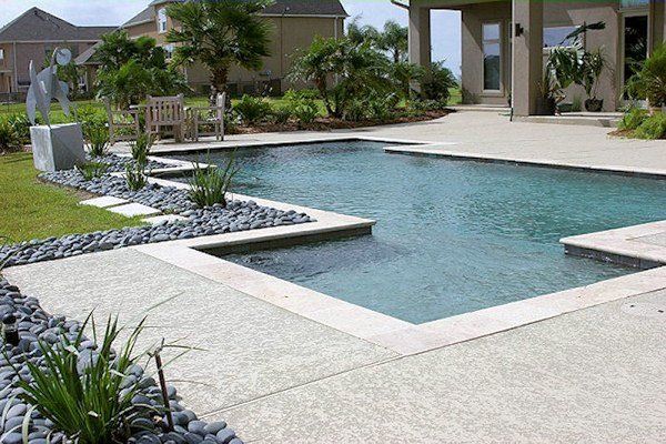 Contemporary swimming pool