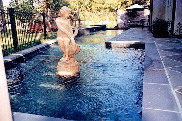 Contemporary swimming pool