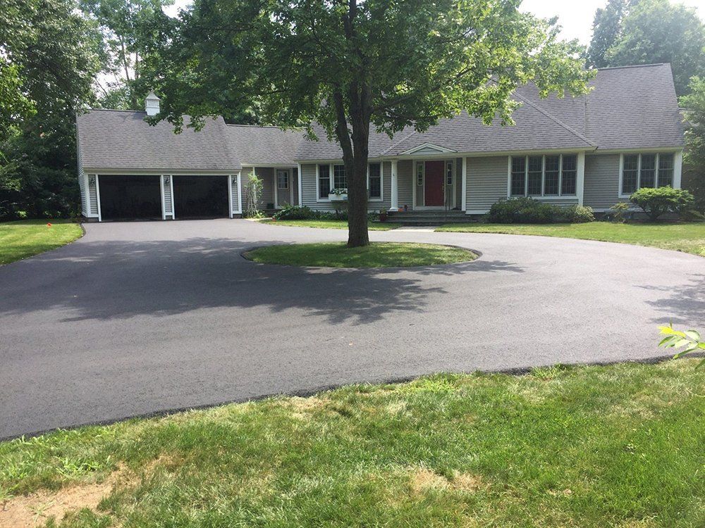 Residential asphalt paving service