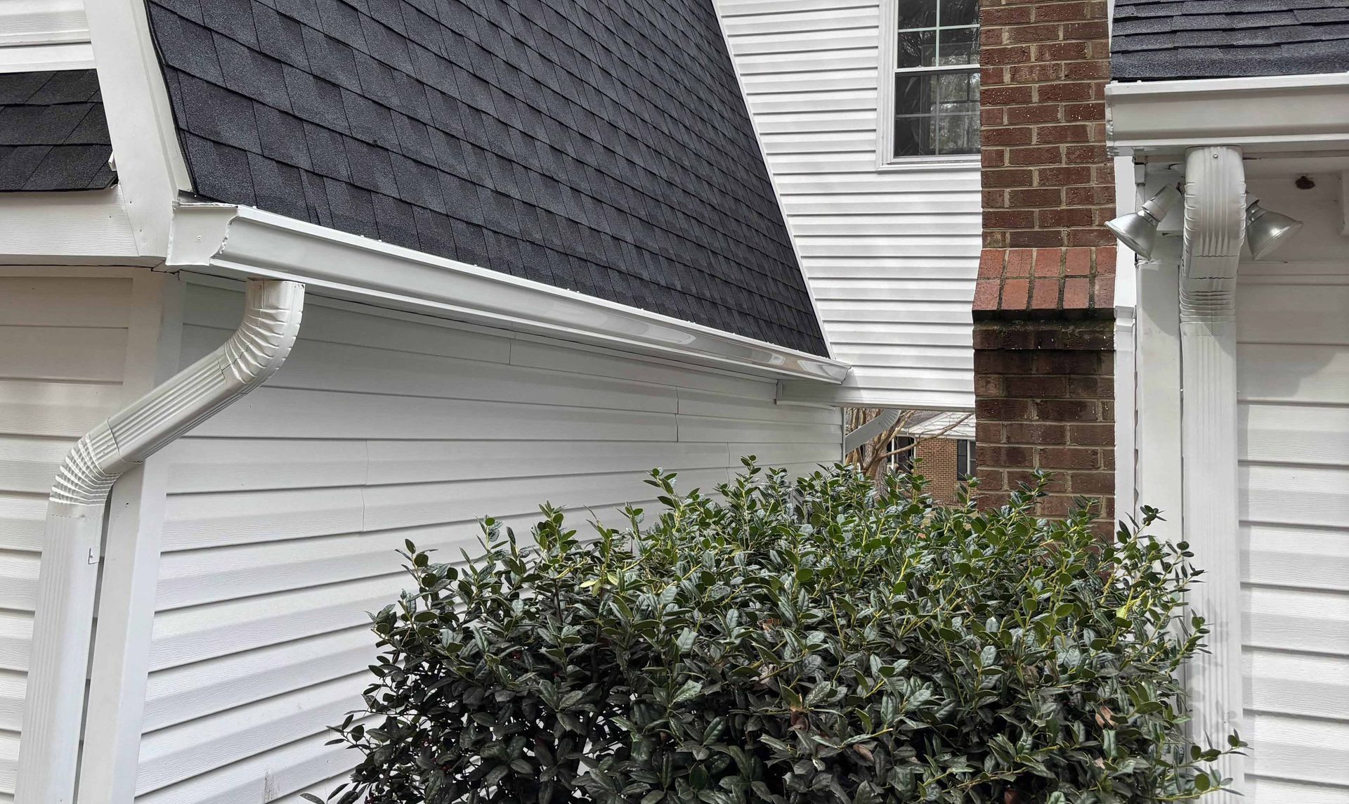 Lines Seamless Gutter Inc