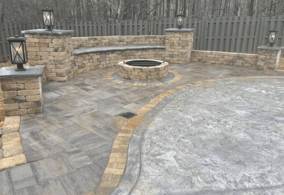 Outdoor fire pit