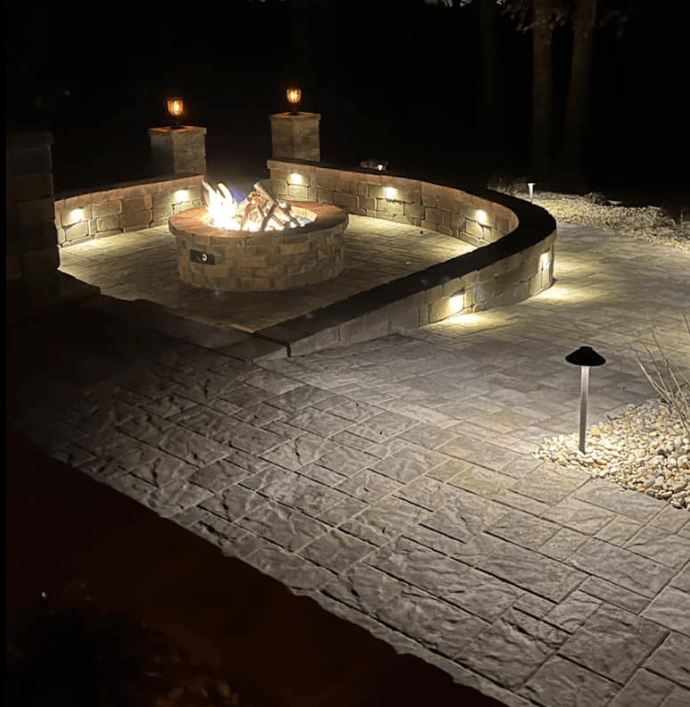 Outdoor fire pit