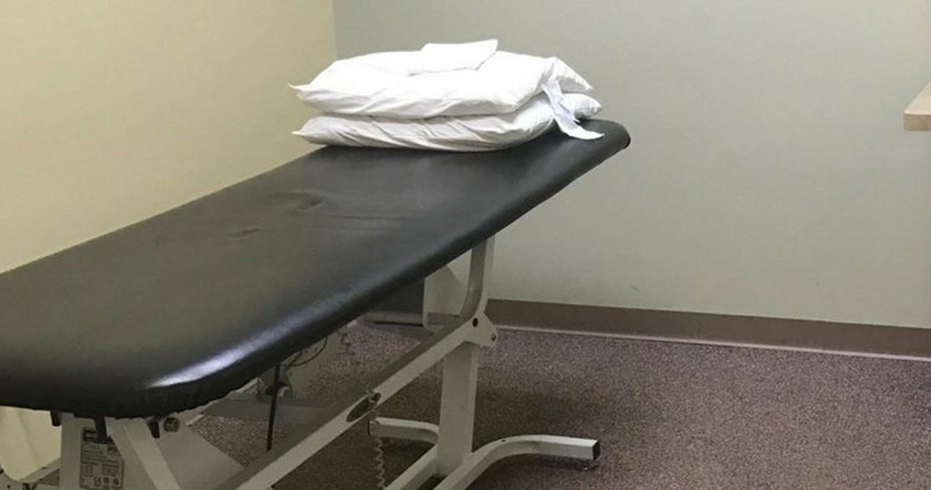 Physical therapy bed