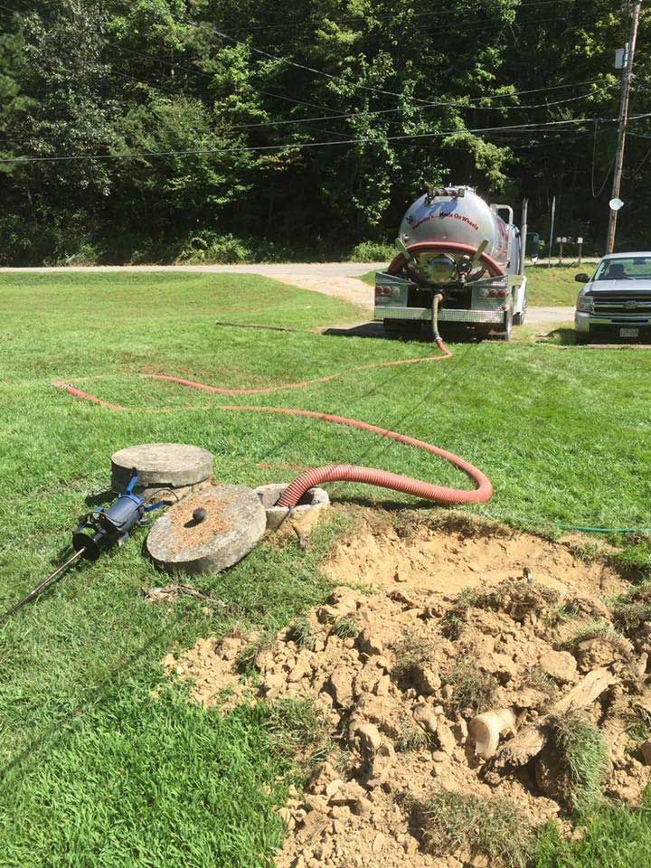 Septic Tank Cleaning Vehicle 