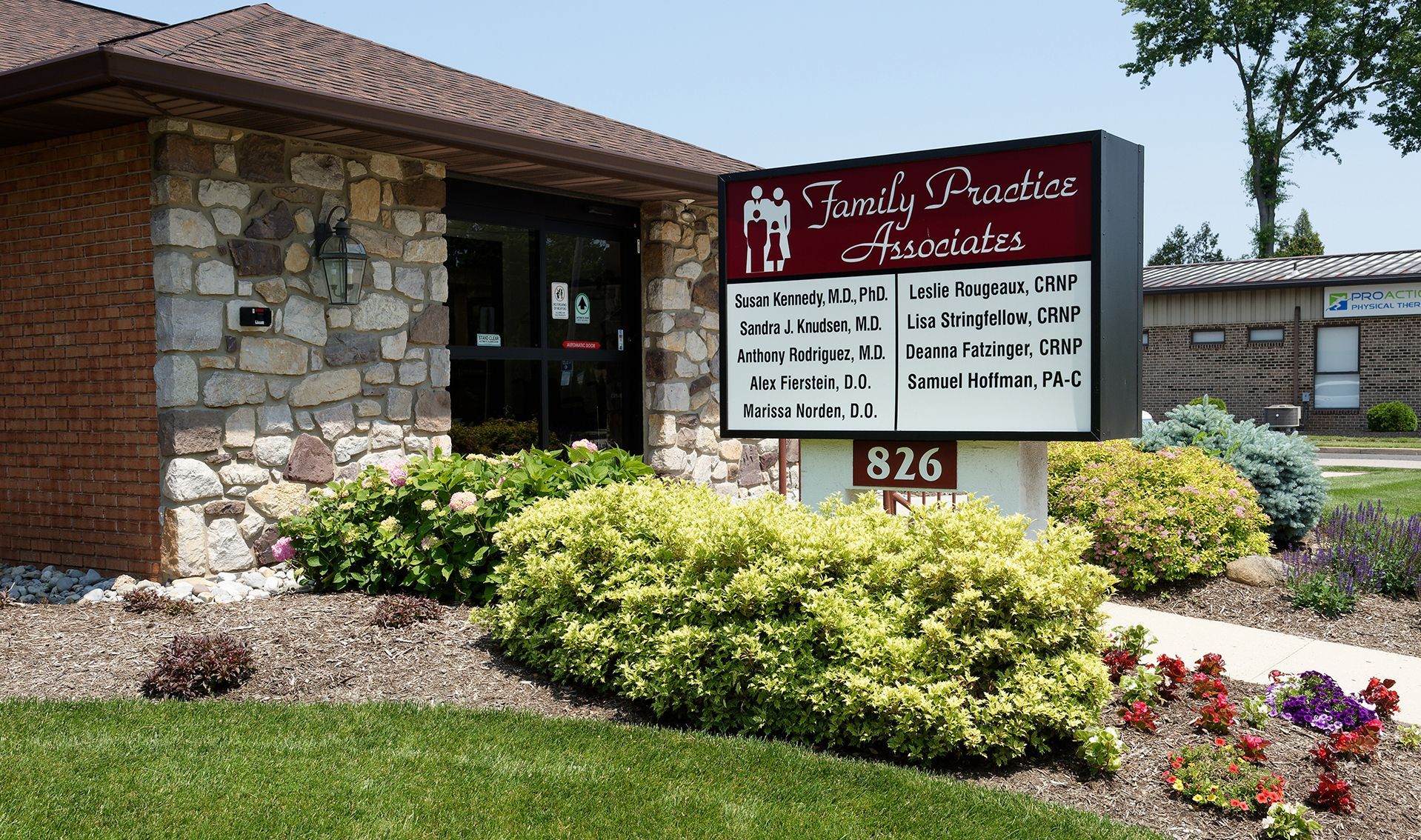 A building with a sign in front of it that says Family Practice Associates