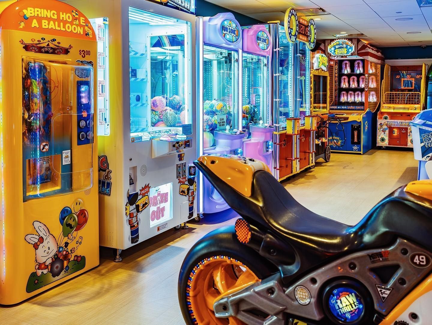 a motorcycle is parked in front of a balloon vending machine