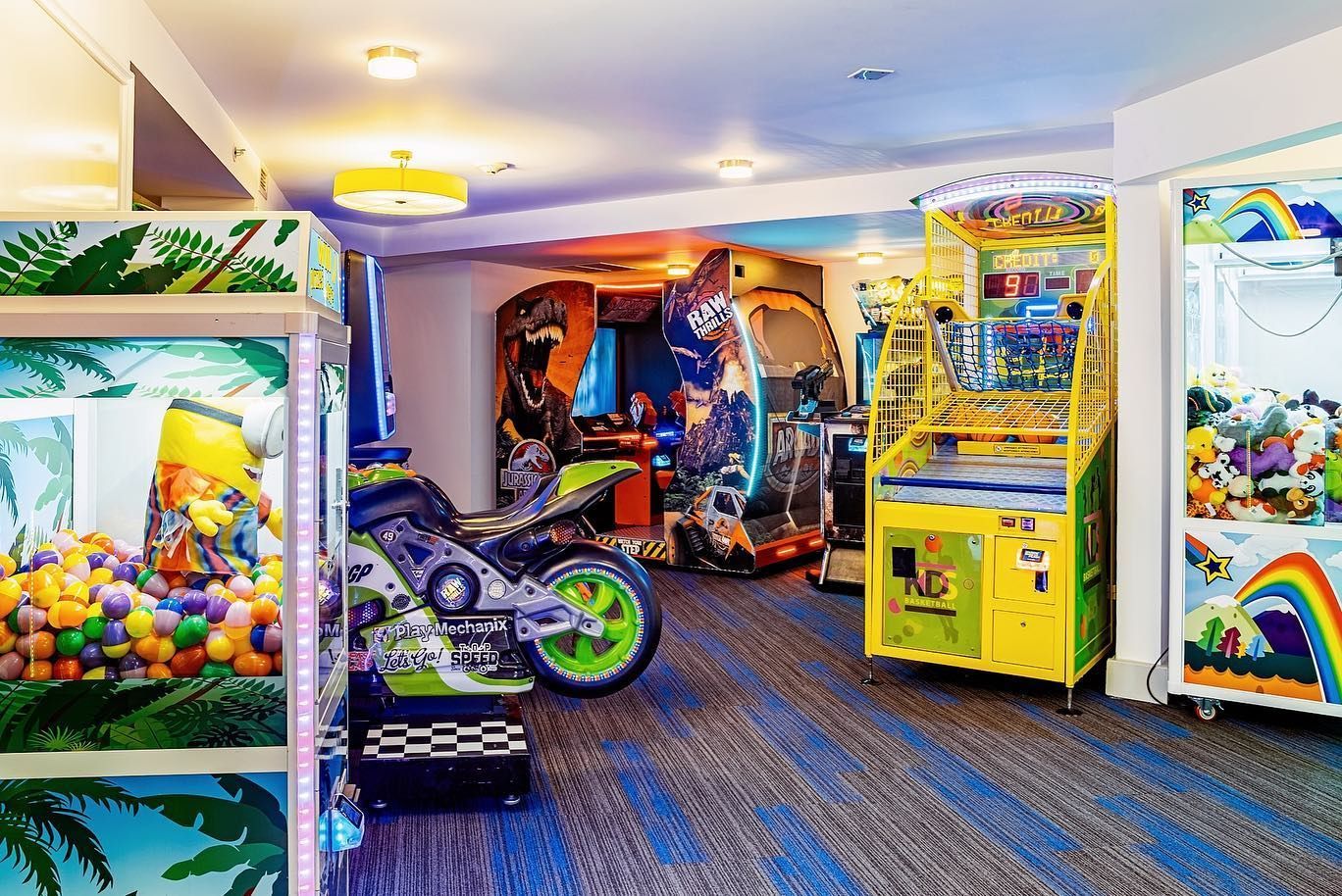 there are a lot of arcade games in this room