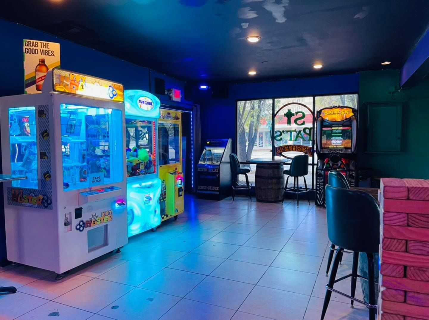 there are a lot of arcade games in this room