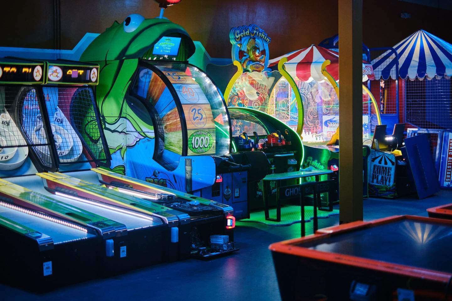 a bunch of arcade games are lined up in a room